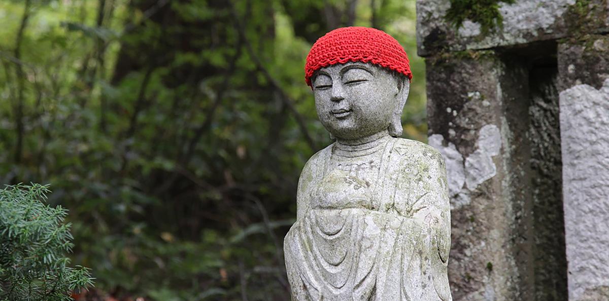 Une des sculptures qui parsèment les sentiers au Japon