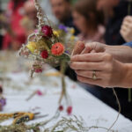 activité manuelle autour des fleurs locales de saison
